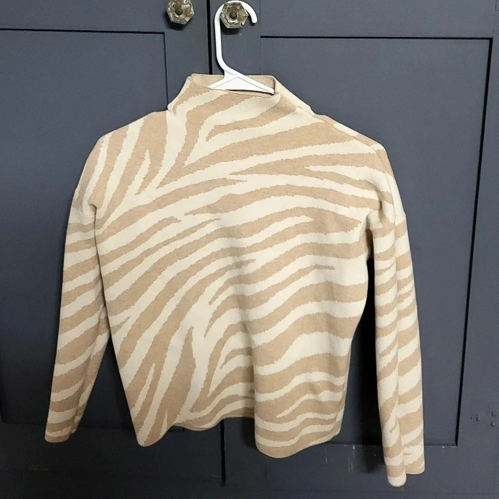 Tahari Zebra Print Sweater - Size M - New Without Tags